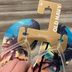 Women’s flip flops. size 6